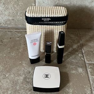CHANEL LES BEIGES Summer Essentials